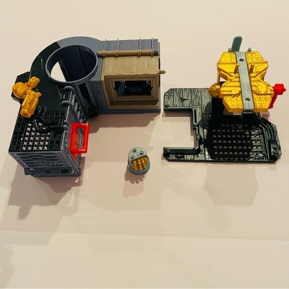 Treasure X Monster Gold Mega Monster Lab Laboratory Incomplete - Picture 2 of 5